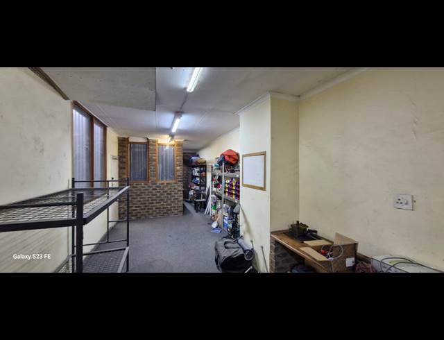 1,500M² WAREHOUSE FOR SALE IN NEW CENTRE